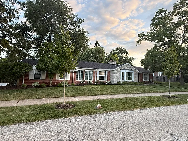 2165 Crabtree Ln — Photo 1