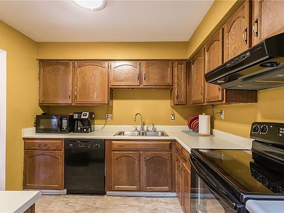5th image of 255 Willow Pond Way