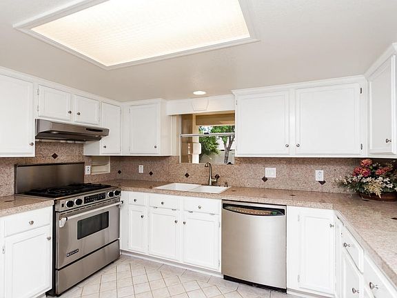 3rd image of 3811 E Wildwood Dr