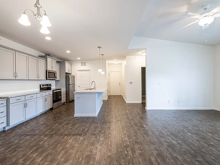 Raintree Townhomes 5 Units — Photo 9