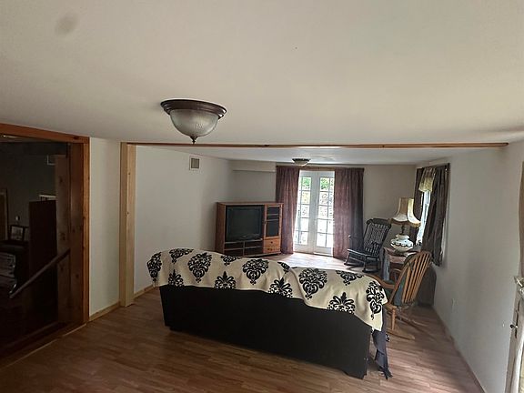 5th image of 1455 Lake Dunmore Road