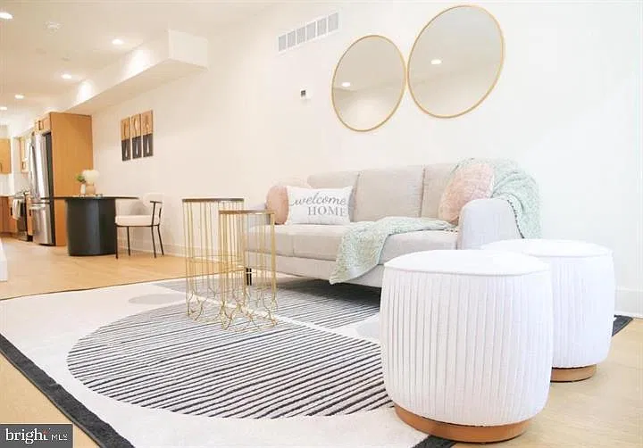 4 bed, 4.0 bath, 2365 sqft, $3,200 — Photo 4