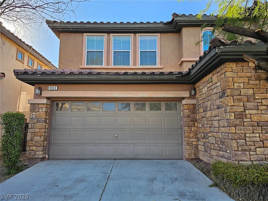 5 bed, 3.0 bath, 2631 sqft, $2,550 — Photo 2