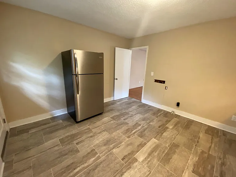 106 Cantrell Dr — Photo 9