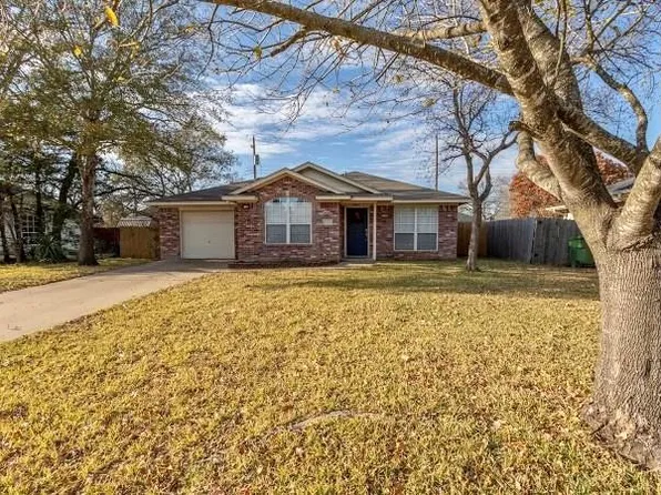 2306 Hardwood Dr, Bryan, TX 77803