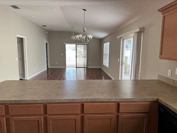 4th image of 2444 Saffron Ln