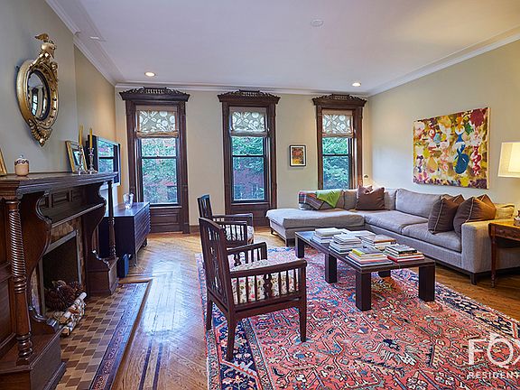 2nd image of 13 W 121st St