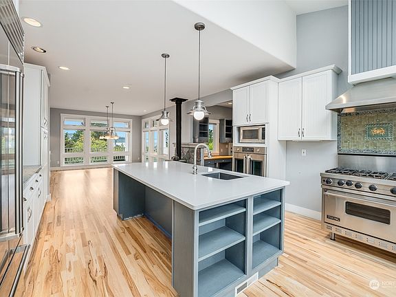2nd image of 1638 Lynne Drive
