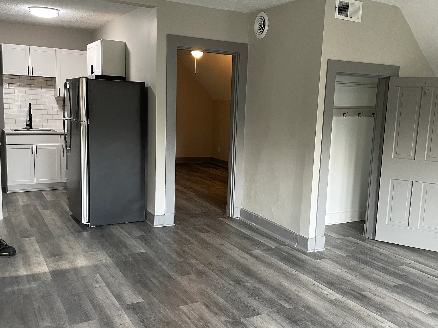 848 Windham Ave — Photo 3
