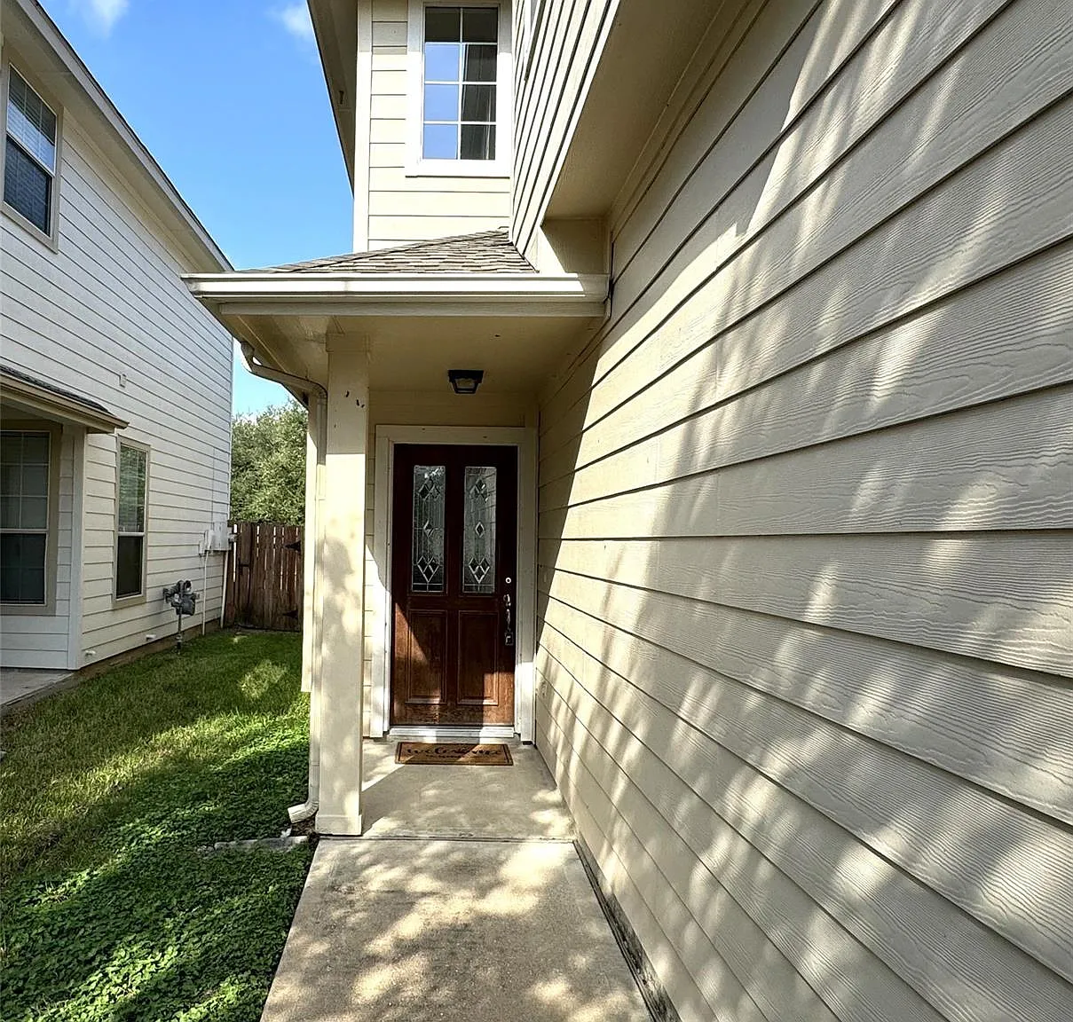 3 bed, 2.5 bath, 1719 sqft, $1,700 — Photo 2