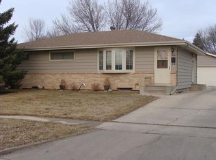1426 20th St S, Fargo, ND 58103
