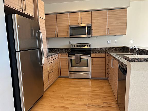 5th image of 329 Bay St APT 405