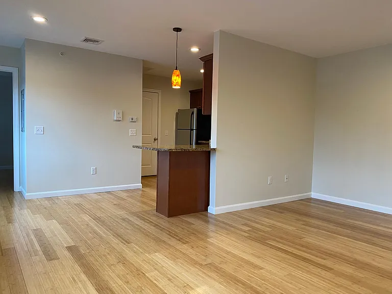 821 Court St — Photo 10