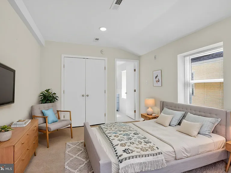 541 N Orianna St #2B — Photo 2