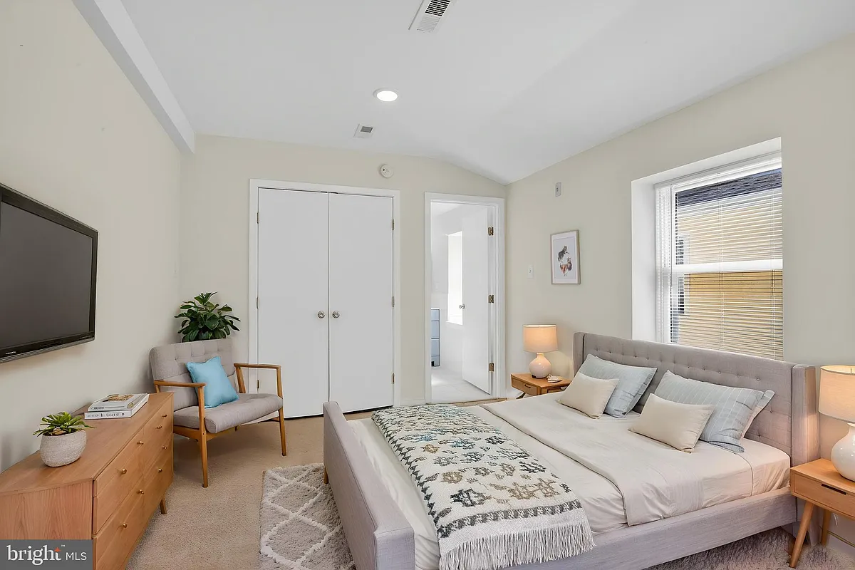 Building Photo - 541 N Orianna St #2B