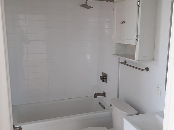 4th image of 1015 Shotwell St #1
