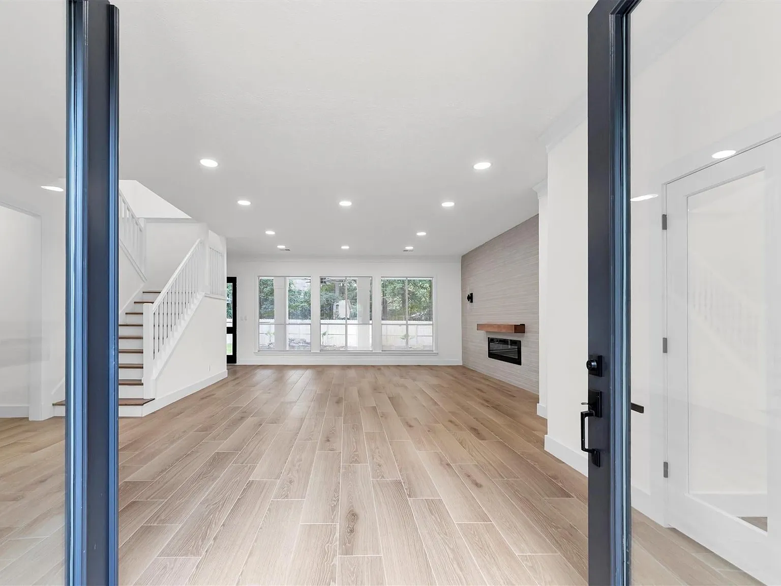 4 bed, 3.5 bath, 3708 sqft, $6,300 — Photo 4