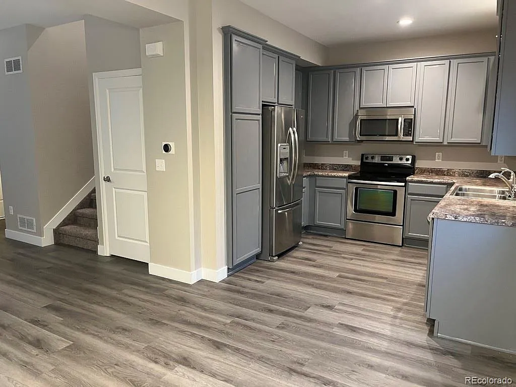 3 bed, 3.5 bath, 1788 sqft, $3,500 — Photo 3