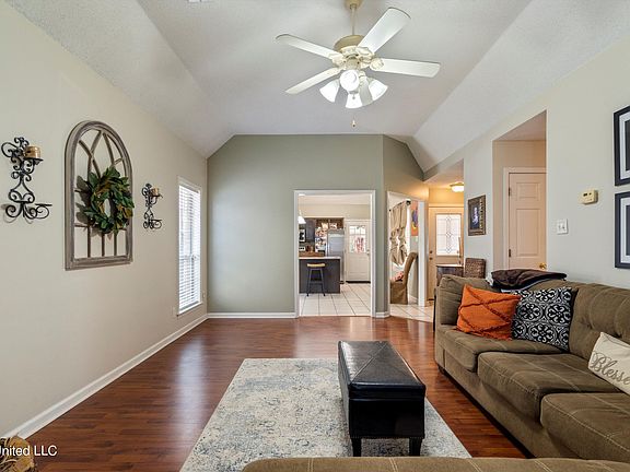 4th image of 3148 Stonehenge Dr