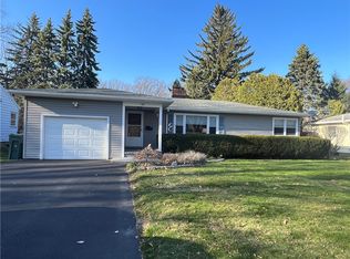 32 Wyndham Rd W, Rochester, NY 14612