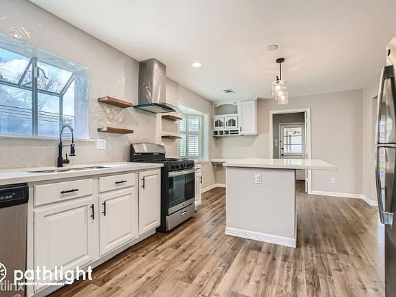 3rd image of 1110 Lodgehill Ln