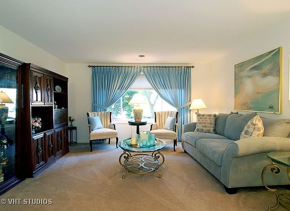 3rd image of 1819 W Thome Ave #103N