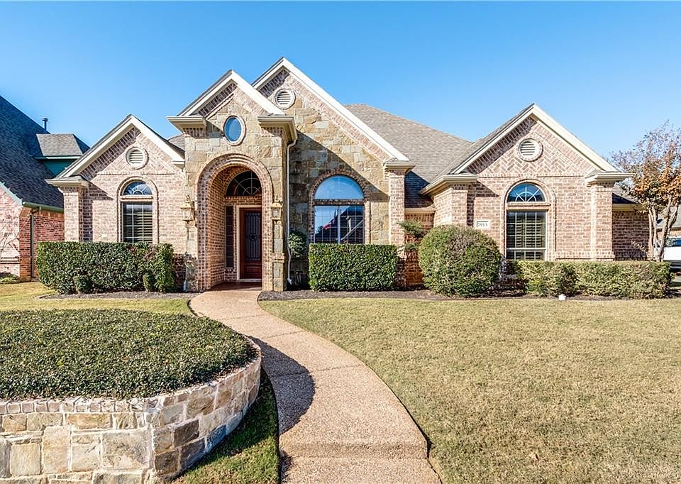 1st image of 7913 Country Oak Dr