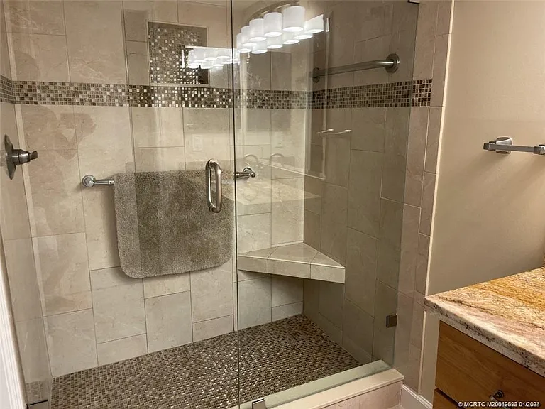 264 NE Edgewater Dr #102 — Photo 11