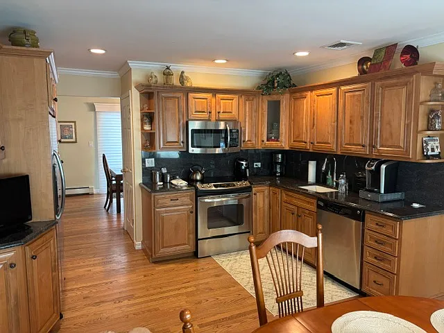 288 Maplewood Rd — Photo 5
