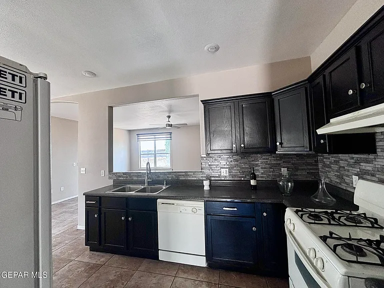1573 Kenazo Ave — Photo 9