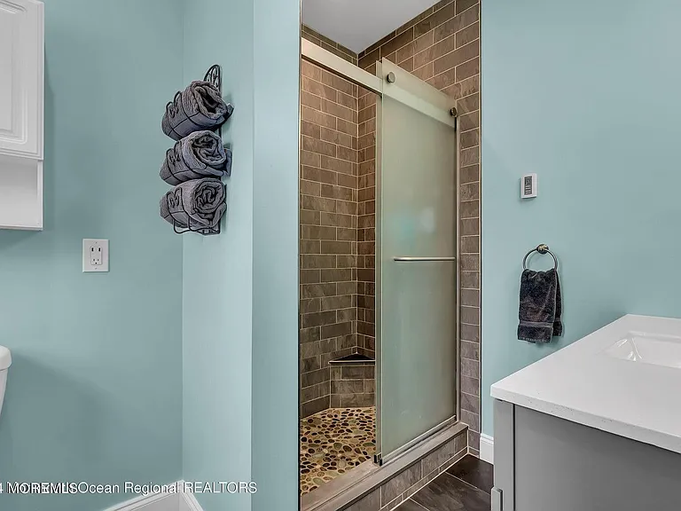 515 Monmouth Rd — Photo 10