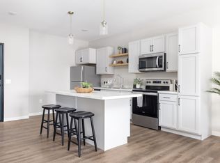 600 30th Ave S #325, Moorhead, MN 56560