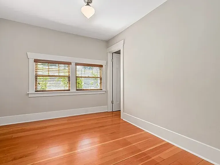 4818 51st Ave S — Photo 29