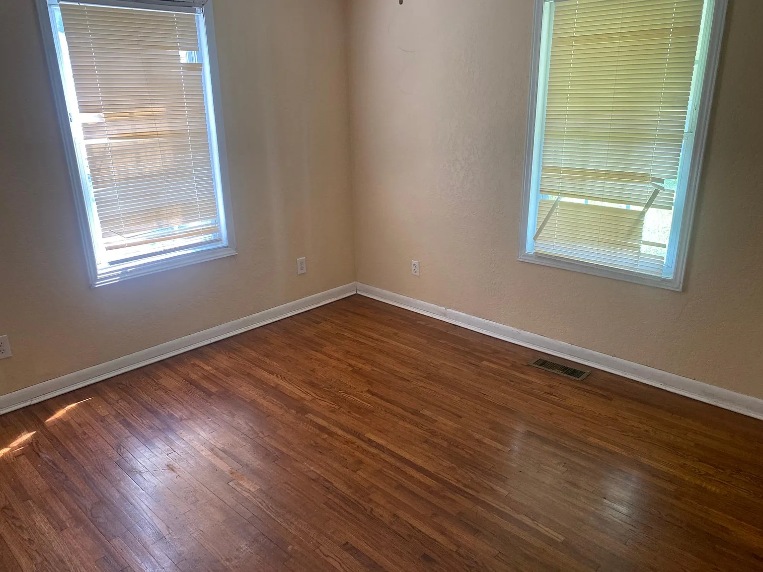 1536 Myrt St — Photo 3