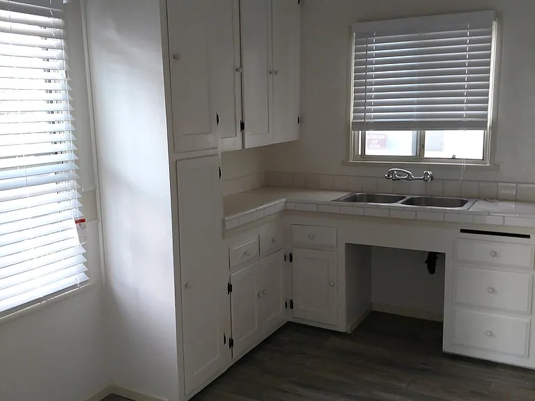28 Granada Ave #8 — Photo 7