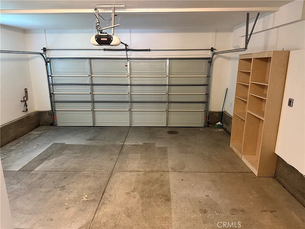 3 bed, 2.5 bath, 1377 sqft, $2,550 — Photo 4