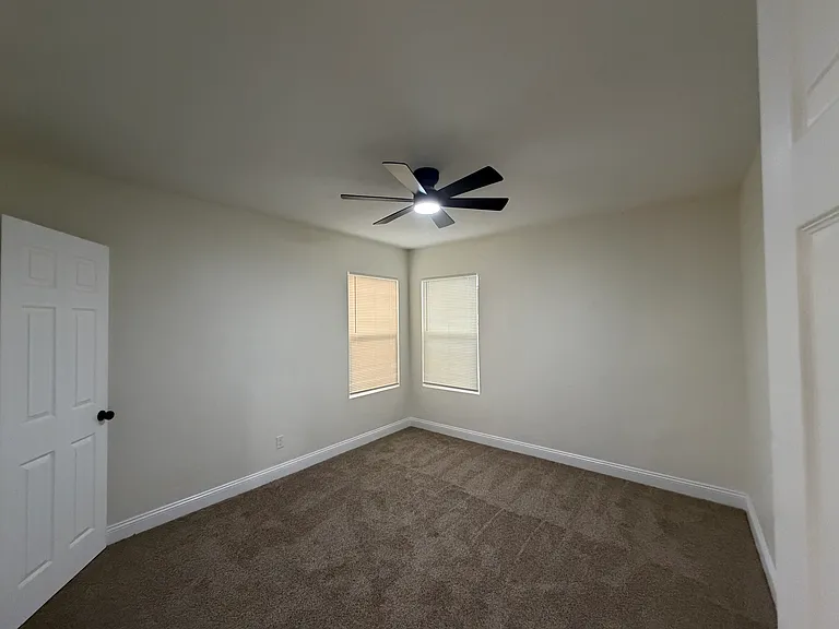 1207 El Tejon Ave — Photo 6