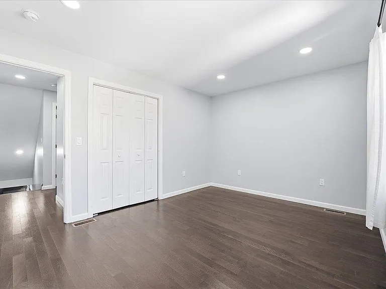 225 Freeman Ave #1 — Photo 18