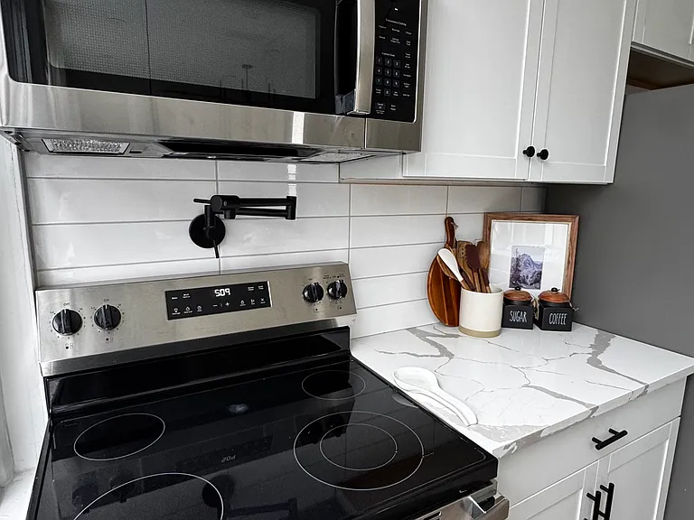 148 Barrett St — Photo 4