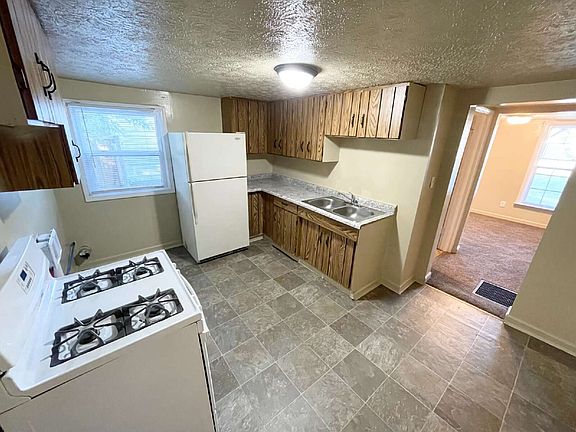 5th image of 2631 Wade St