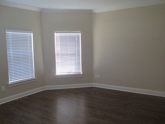 5th image of 714 Dove Creek Cir