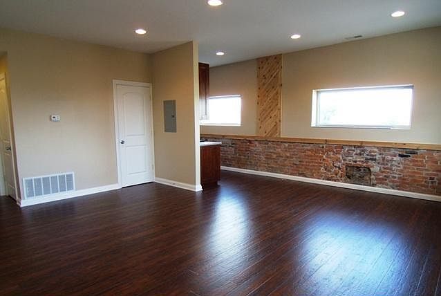2nd image of 703 E Long St #2