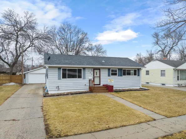 209 19th St NW, Minot, ND 58703