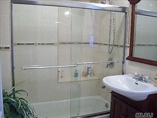 3rd image of 8 Park Cir