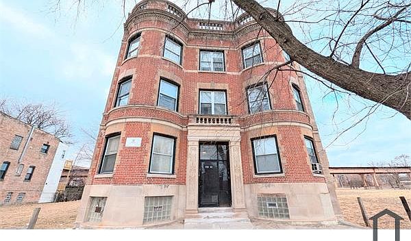 2nd image of 6014 S Calumet Ave #2N