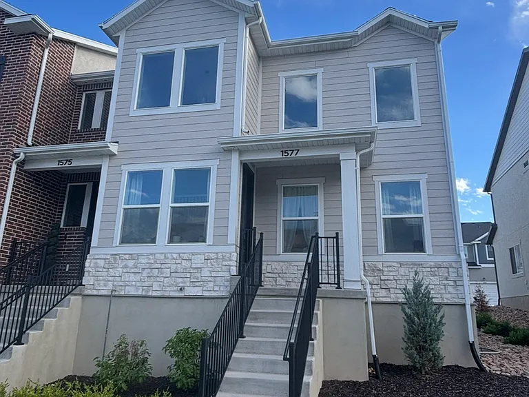 1577 W Talus Ridge Dr — Photo 1