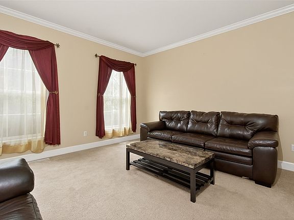 3rd image of 1762 Schlegel Rd