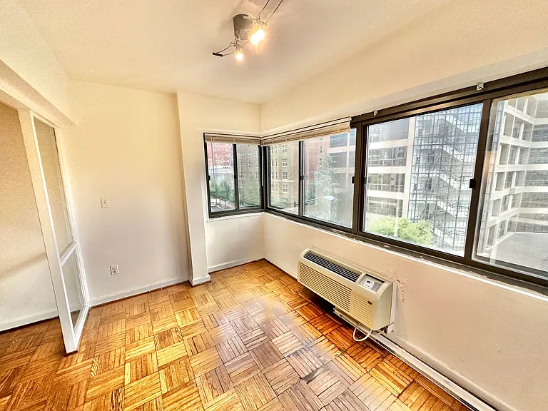 2141 I St NW #402 — Photo 8