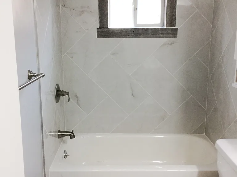 Eastlake Terrace 1 Bedroom Bathroom