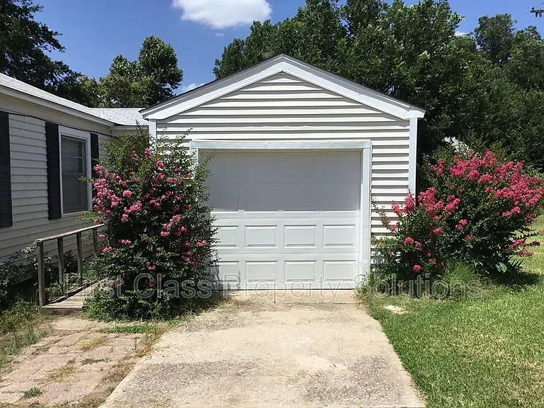 7001 NW 45th St — Photo 26